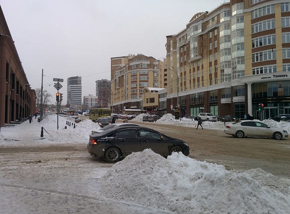 Снегопад в Екатеринбурге удвоил напряженность пробок 1