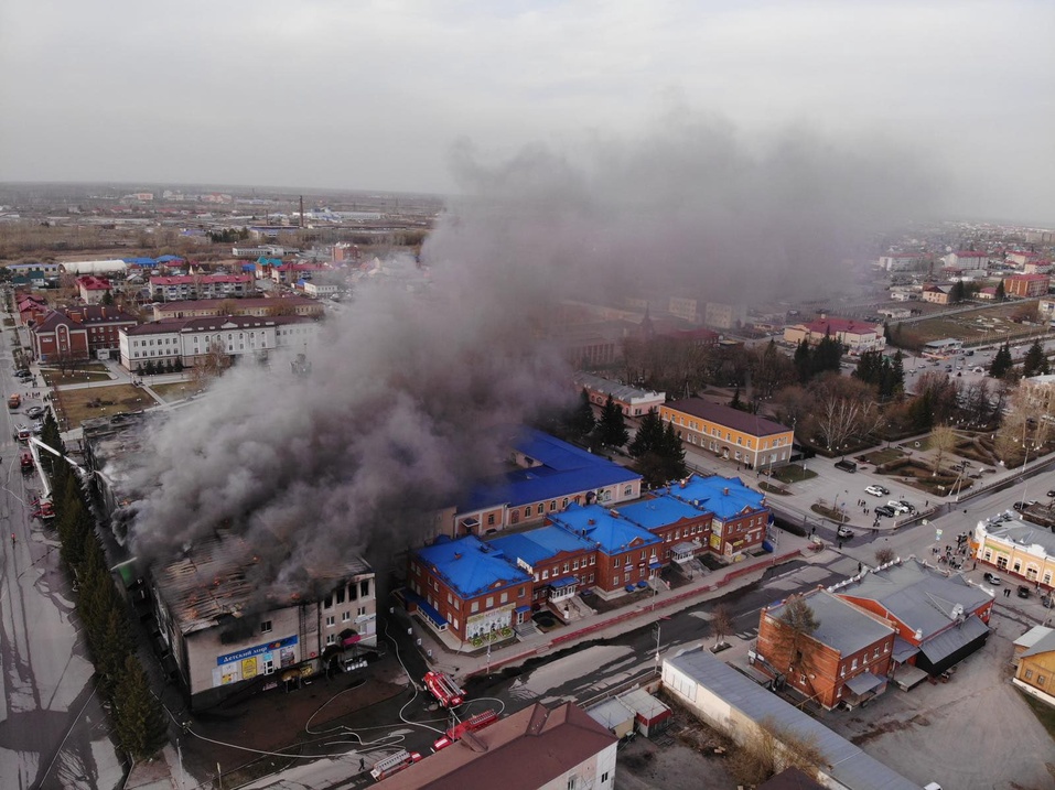 Было в городе ишиме. Торговый центр Гагаринский Ишим. Ишим пожар в ТЦ. Пожар ТВЦ Ишим. ТЦ Гагаринский Ишим пожар.