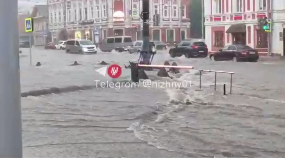 Три дня дождя 24 июля москва. Нижний Новгород потоп 18.07.2022. Потоп на Алексеевской Нижний Новгород. Наводнение в Нижнем Новгороде. Ливень в Нижнем Новгороде.