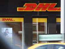 Служба доставки DHL подняла цены на доставку грузов из Европы в Россию на 35% 
