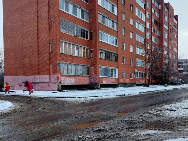 Эффект внезапности? Екатеринбург опять встал в многокилометровые пробки из-за снега
